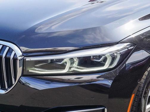 2022 BMW 740 i