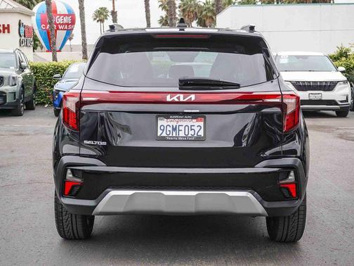 Fusion Orange 2024 Kia Seltos EX