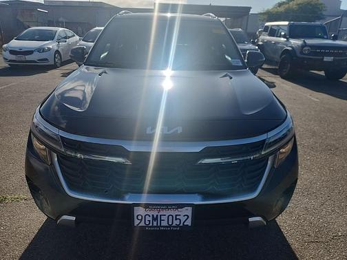 Fusion Orange 2024 Kia Seltos EX