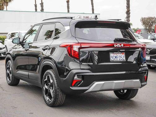 Fusion Orange 2024 Kia Seltos EX