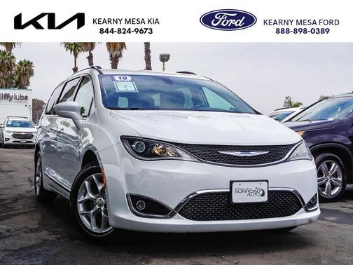Bright White Clearcoat 2018 Chrysler Pacifica Touring-L