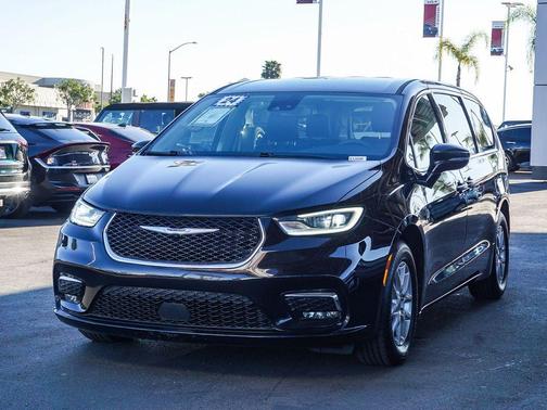 2024 Chrysler Pacifica Touring-L