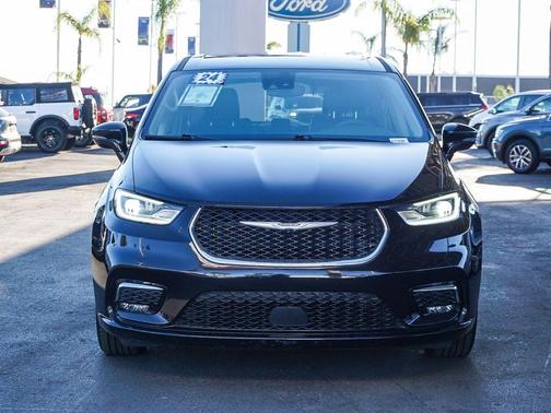 2024 Chrysler Pacifica Touring-L