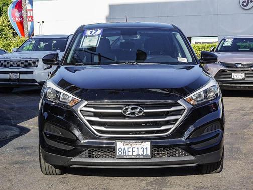 Black Noir Pearl 2017 Hyundai TUCSON SE