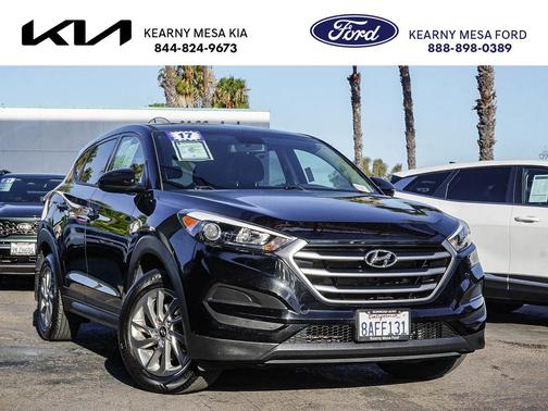 Black Noir Pearl 2017 Hyundai TUCSON SE