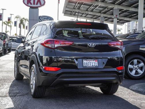 Black Noir Pearl 2017 Hyundai TUCSON SE