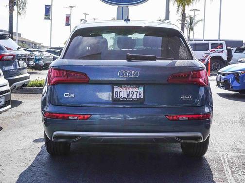 Utopia Blue Metallic 2018 Audi Q5 2.0T Premium