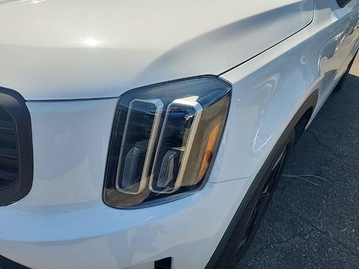 Glacial White Pearl 2023 Kia Telluride S
