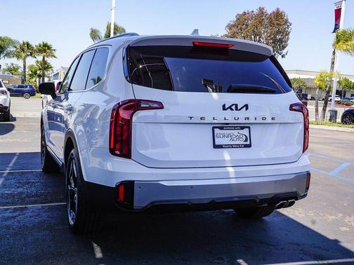 Glacial White Pearl 2023 Kia Telluride S