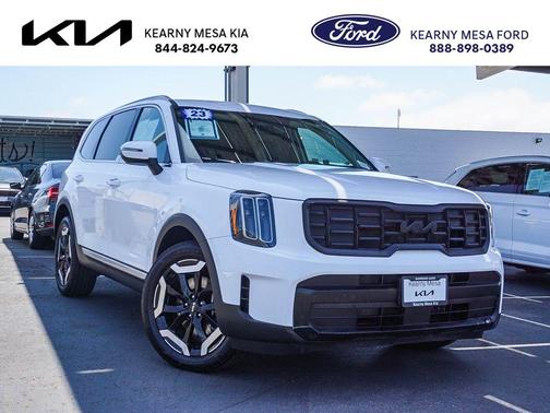 Glacial White Pearl 2023 Kia Telluride S
