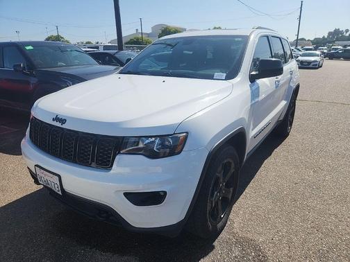 Bright White Clearcoat 2018 Jeep Grand Cherokee Upland
