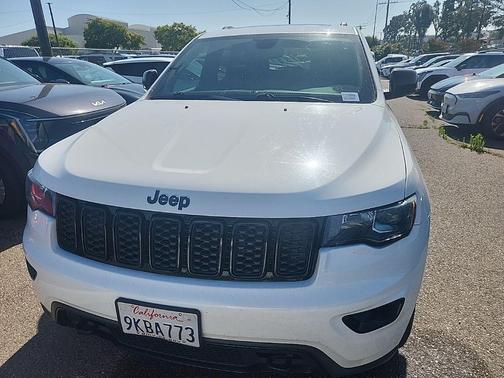Bright White Clearcoat 2018 Jeep Grand Cherokee Upland