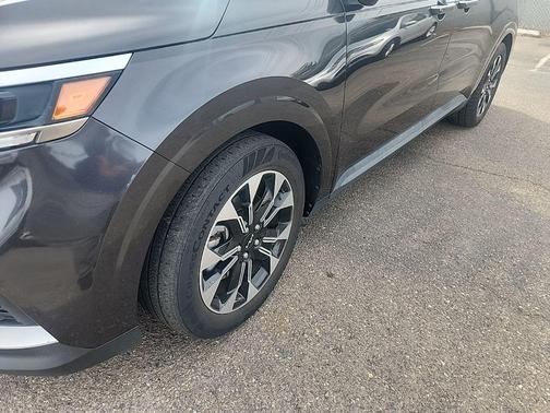 2023 Kia Carnival EX