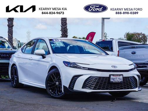 Ice 2025 Toyota Camry SE