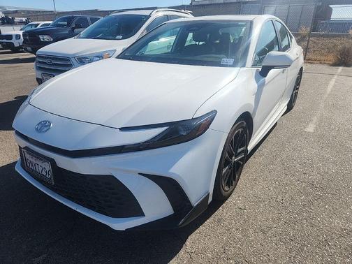 Ice 2025 Toyota Camry SE