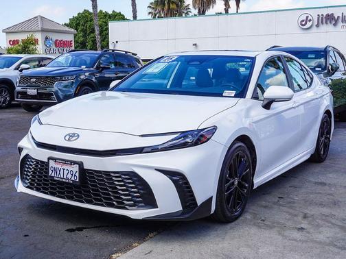 Ice 2025 Toyota Camry SE