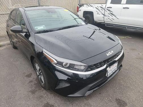 Aurora Black Pearl 2023 Kia Forte LXS