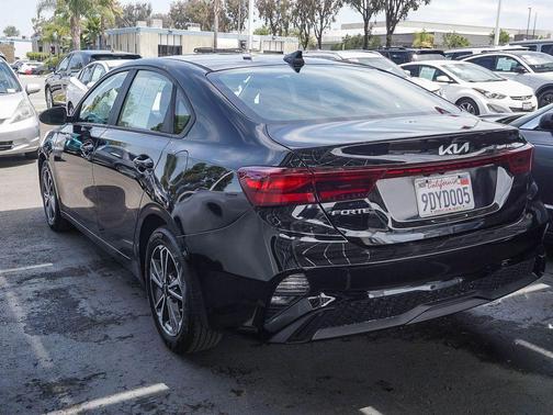 Aurora Black Pearl 2023 Kia Forte LXS