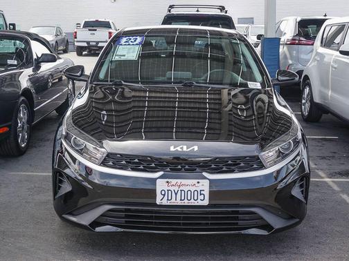 Aurora Black Pearl 2023 Kia Forte LXS