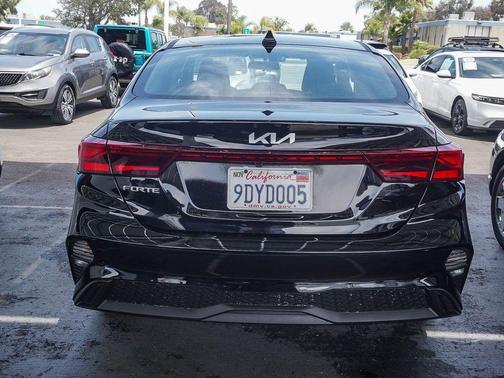 Aurora Black Pearl 2023 Kia Forte LXS