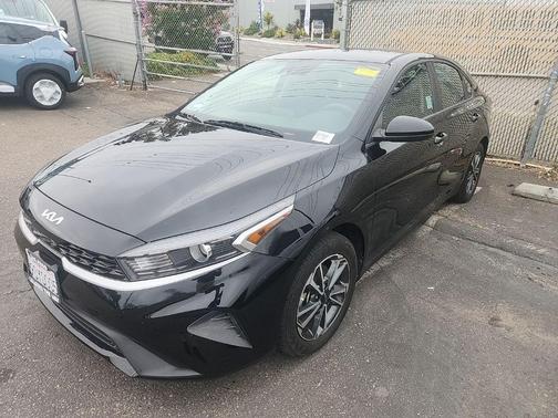 Aurora Black Pearl 2023 Kia Forte LXS