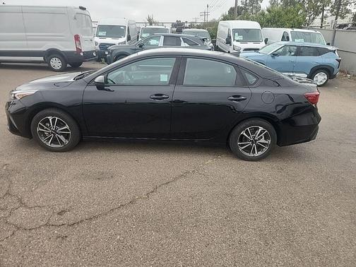 Aurora Black Pearl 2023 Kia Forte LXS