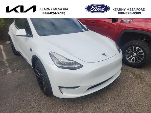Pearl White Multi 2023 Tesla Model Y Long Range