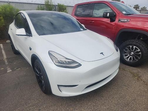 Pearl White Multi 2023 Tesla Model Y Long Range