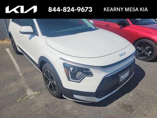 Snow White Pearl 2024 Kia Niro EX