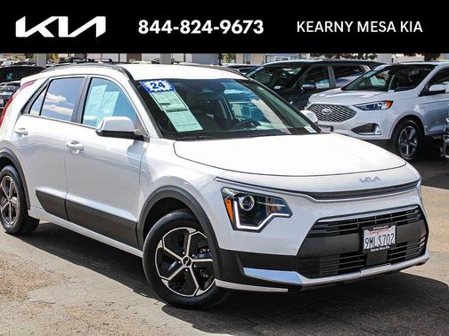 Snow White Pearl 2024 Kia Niro EX
