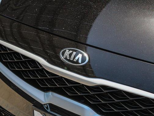 Aurora Black Pearl 2021 Kia Forte LXS