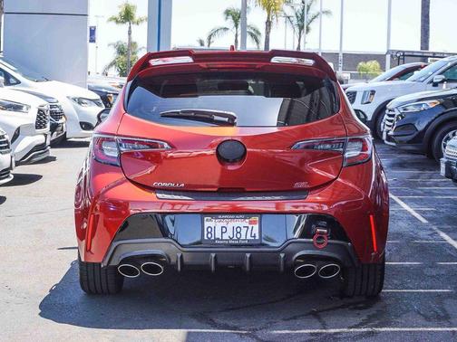 Paprika Metallic 2019 Toyota Corolla Hatchback SE