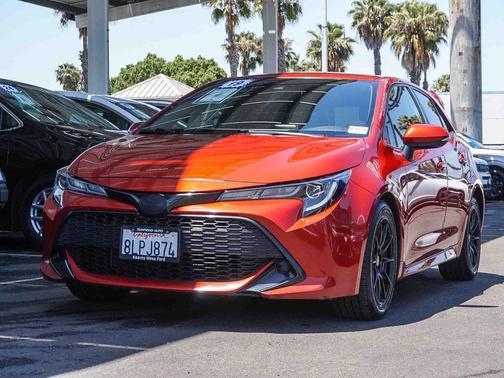 Paprika Metallic 2019 Toyota Corolla Hatchback SE