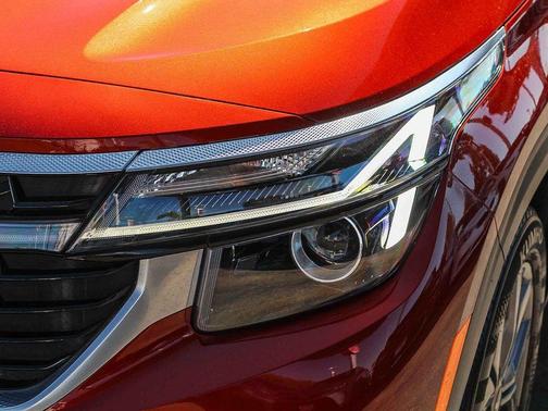 Mars Orange 2024 Kia Seltos S