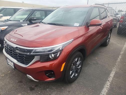 Mars Orange 2024 Kia Seltos S