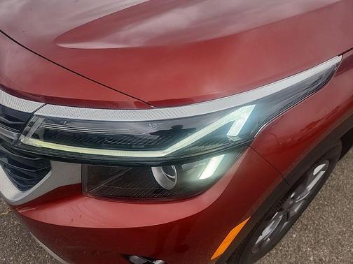 Mars Orange 2024 Kia Seltos S
