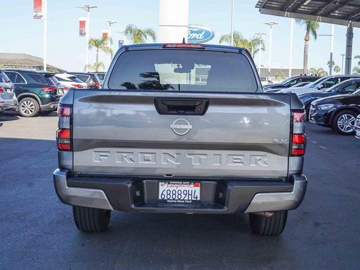 2024 Nissan Frontier SV