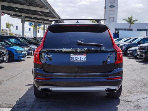 Onyx Black Metallic 2019 Volvo XC90 T6 Momentum