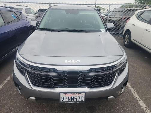 Steel Gray 2024 Kia Seltos EX