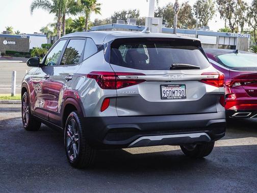Steel Gray 2023 Kia Seltos LX
