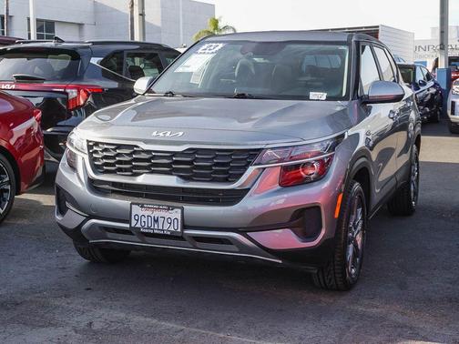 Steel Gray 2023 Kia Seltos LX