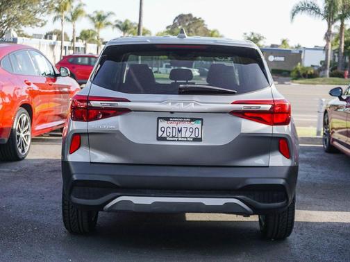 Steel Gray 2023 Kia Seltos LX