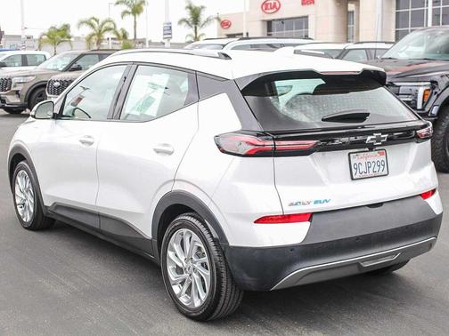 Summit White 2022 Chevrolet Bolt EUV LT