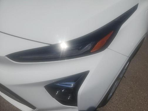 Summit White 2022 Chevrolet Bolt EUV LT