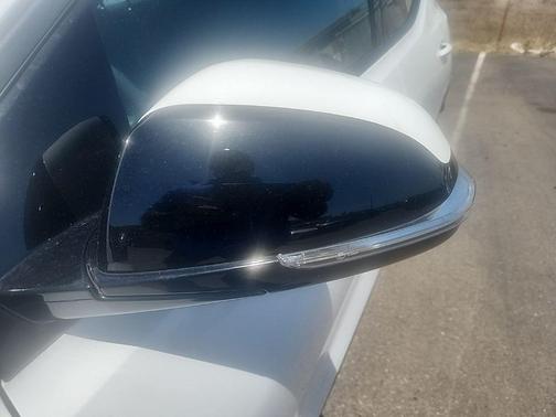 Summit White 2022 Chevrolet Bolt EUV LT