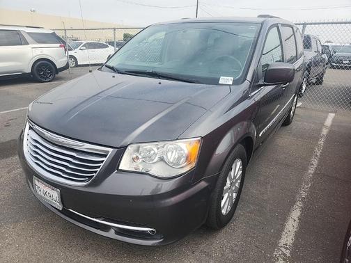 2016 Chrysler Town & Country Touring