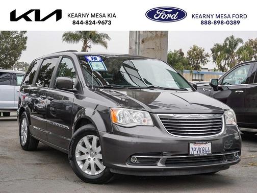 2016 Chrysler Town & Country Touring