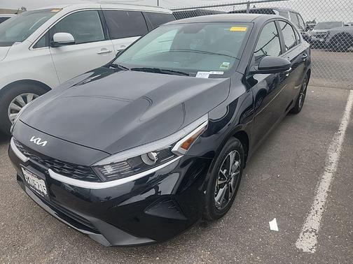 Aurora Black Pearl 2024 Kia Forte LXS