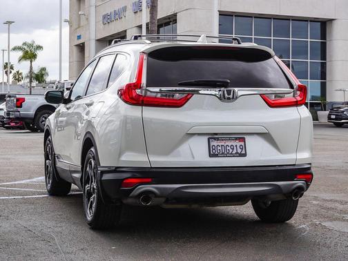White 2018 Honda CR-V Touring
