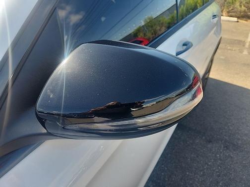 designo Diamond White Metallic 2018 Mercedes-Benz GLC 300 Base 4MATIC